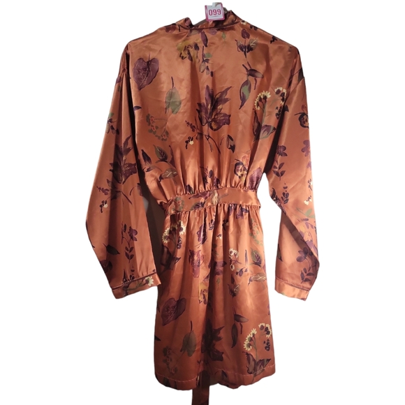 Silk satin robe - Picture 2 of 3